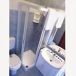 Functional Flat In A Modern With Pool ビビオーネ