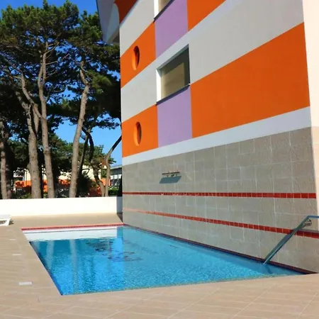 Functional Flat In A Modern With Pool ビビオーネ